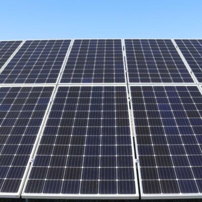 imagen del resultado tras descubrir cómo limpiar placas solares del tejado fácilmente